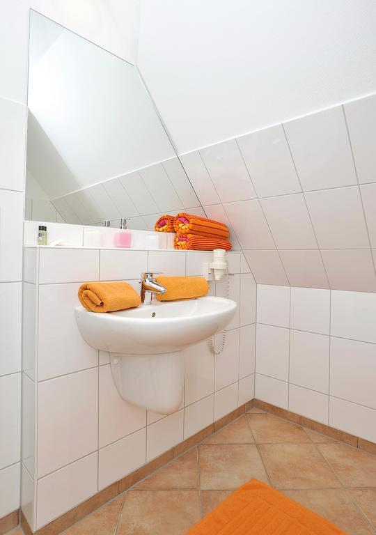 Hotel und Restaurant Petit Robby Wenningstedt-Braderup Zimmer foto